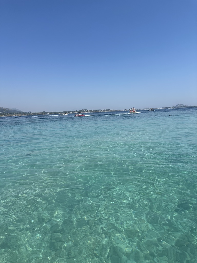 Acque cristalline dell'isola di Marathonisi a Zante