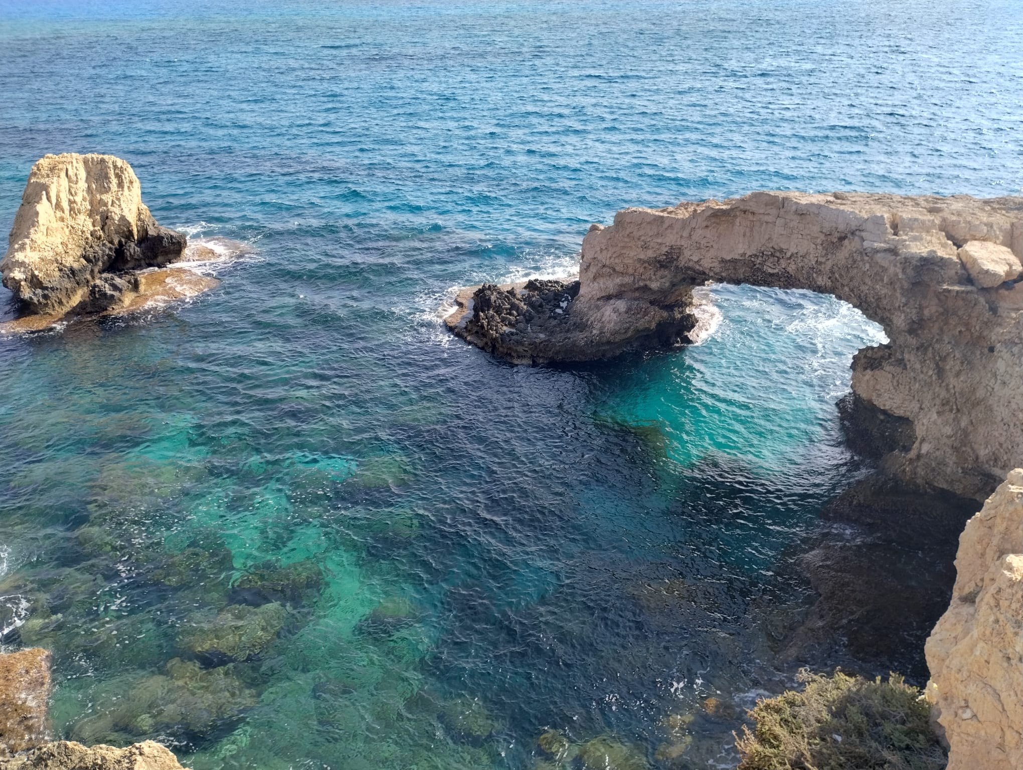 Love Bridge a Capo Greco in Cipro nelle acque cristalline