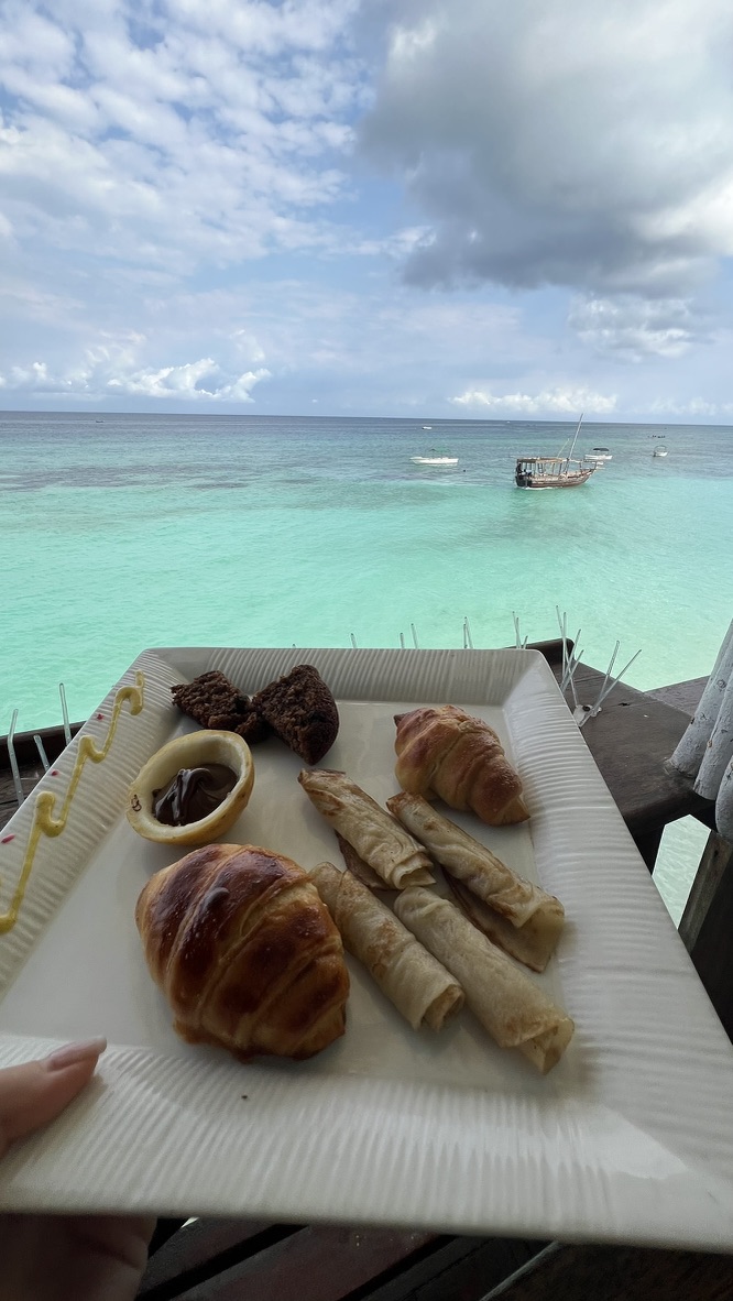 Vista mare dalla struttura dello Zenobia Beach Resort durante la colazione